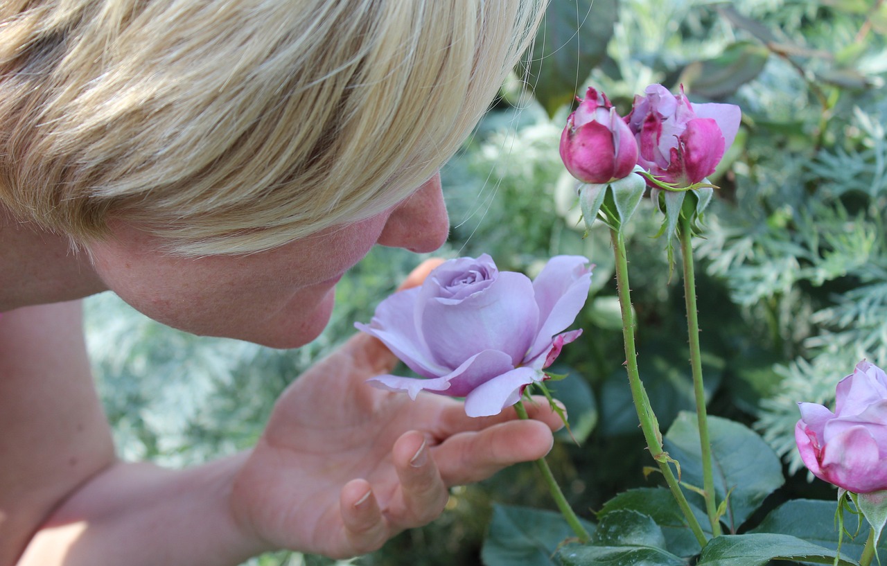 ontdek de betoverende wereld van geur met onze uitgebreide selectie van parfums. van bloemige tot houtachtige geuren, vind de perfecte fragrance die jouw persoonlijkheid weerspiegelt en je zelfvertrouwen verhoogt.