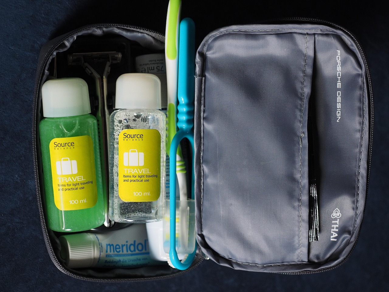 ontdek de voordelen van droogshampoo voor een frisse look en volumineus haar zonder water. perfect voor drukke dagen en snel herstel tussenwasbeurten.