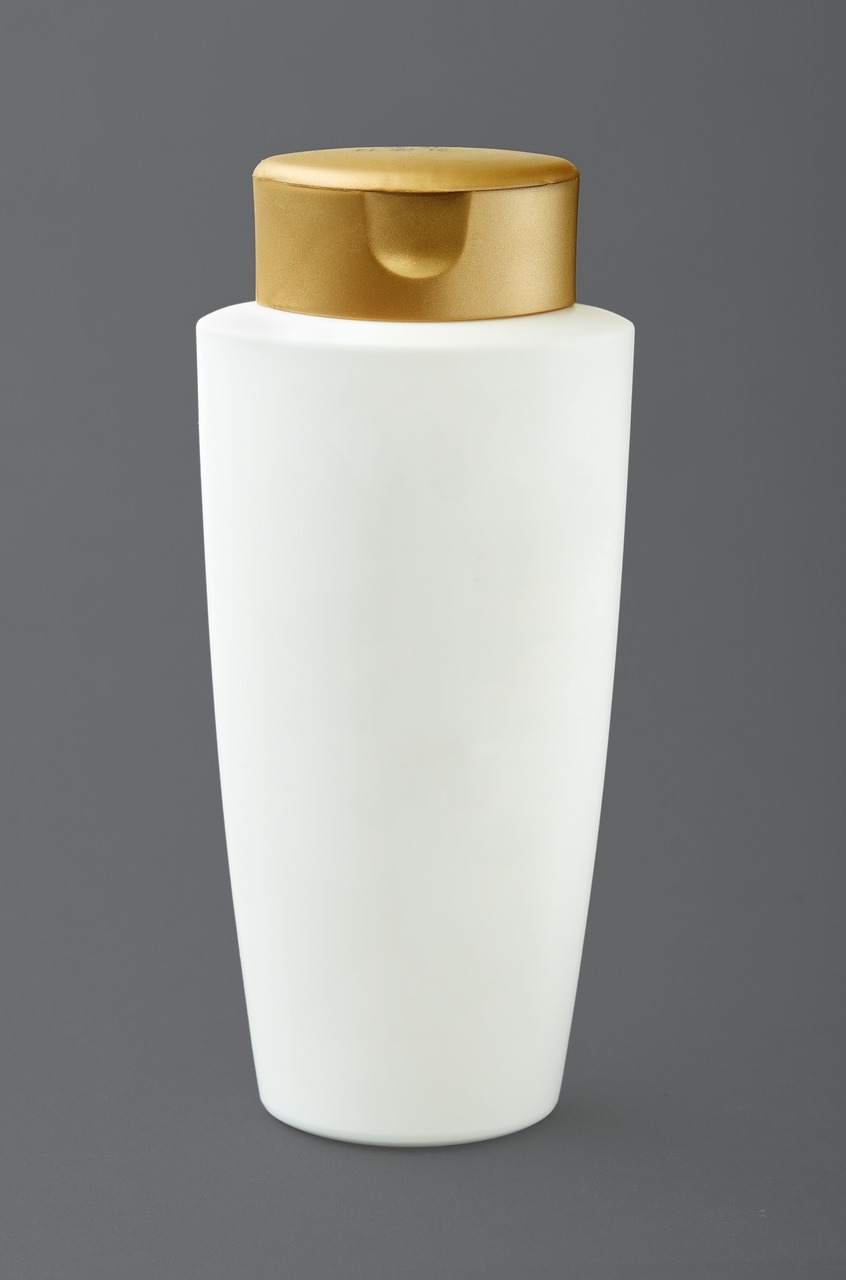 ontdek de voordelen van droogshampoo! perfect voor drukke dagen wanneer je snel je haar wilt verfrissen zonder te wassen. ideaal voor volume, textuur en een frisse geur. perfect voor elk haartype!